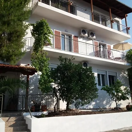 Апарт-отель Koukounari